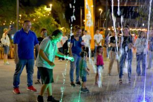 Disfrutan Hermosillenses la renovación del Jardín Juárez con nuevas áreas para convivirq2