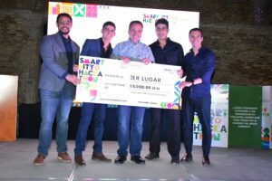Premia Toño Astiazarán proyecto ganador de energía renovable en Smart City Hackathon 20253