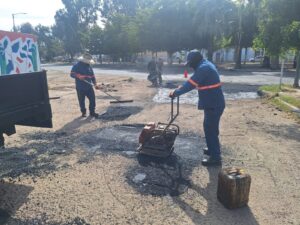 Refuerza Ayuntamiento de Hermosillo reparación de calles con el programa Un Día en Tu Colonia (1)