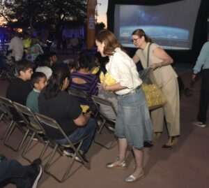 Acerca Gobierno Municipal actividades y servicios a colonias en Centros de Respuesta Inmediata1