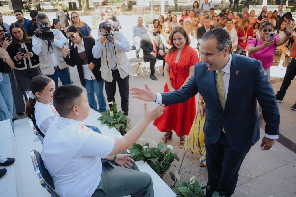Felicita Toño Astiazarán a niñas y niños del 38 Cabildo Infantil de Hermosillo4