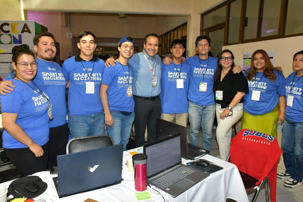 Integra Toño Astiazarán a jóvenes en Hackathon 2025 para modernizar Hermosillo con innovación (5)