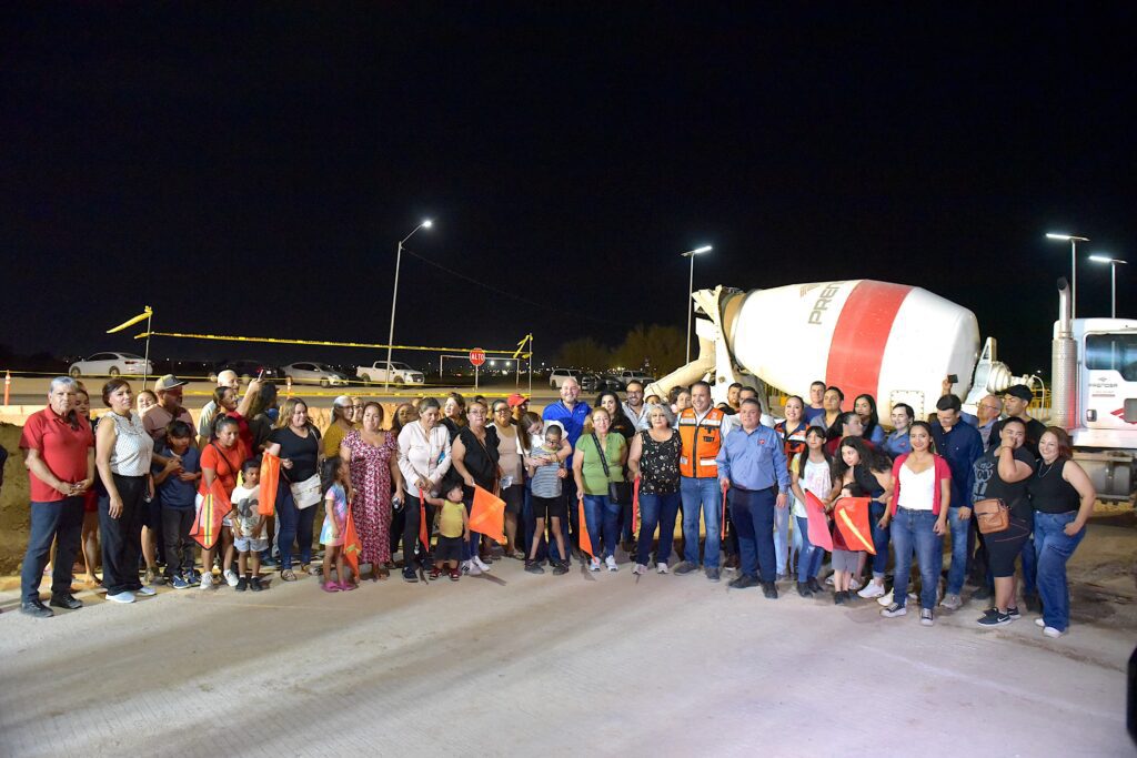 Cumple Antonio Astiazarán con obra de puente peatonal y vehicular en Puerta del Rey1