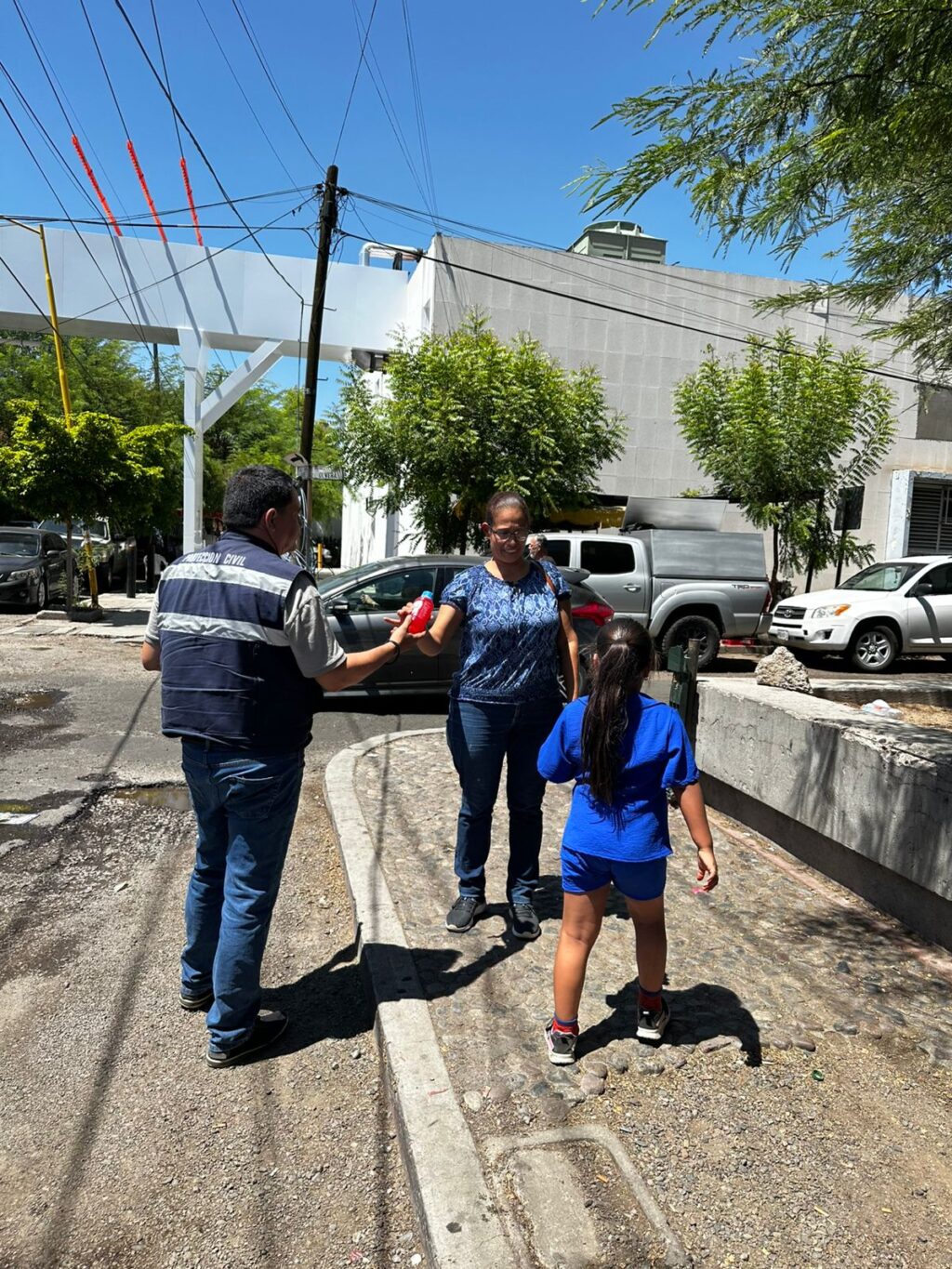 Ofrece Ayuntamiento de Hermosillo apoyo a personas vulnerables ante temperaturas extremas3