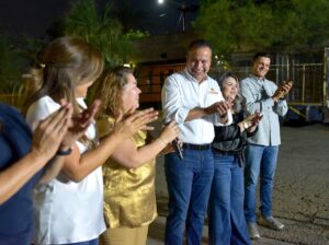 Beneficia Toño Astiazarán a familias y estudiantes del Choyal con tramo Camina Segura Número 334