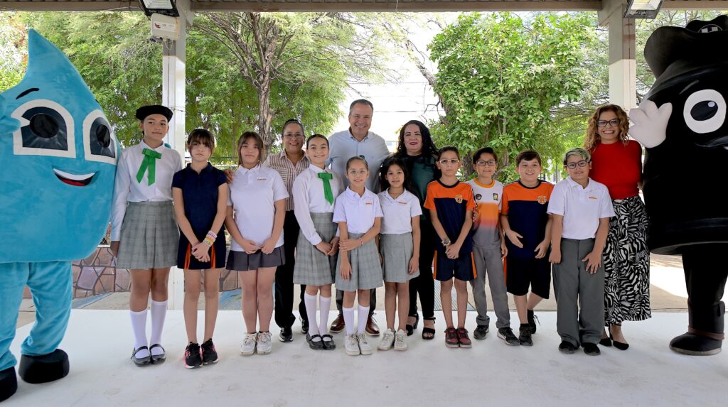 Entrega Toño Astiazarán primer distintivo CUIDA a Escuela Primaria Club de Leones #2 (1)