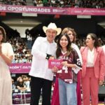 Gobernador Durazo respalda el futuro de los jóvenes con más de 18 mil becas entregadas en Hermosillo