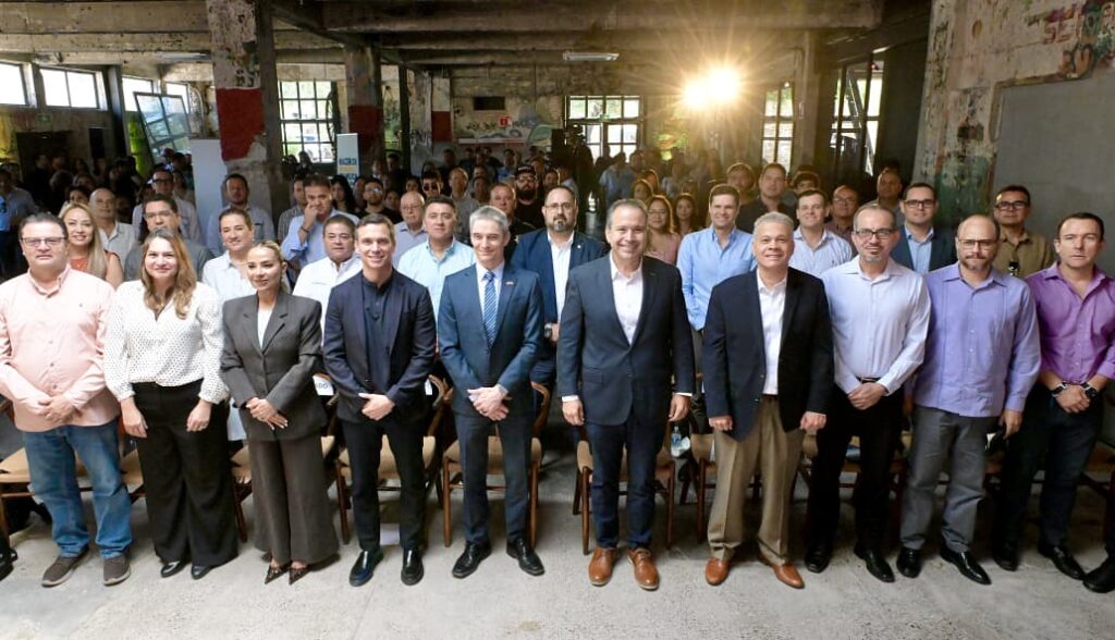 Toño Astiazarán junto a HCV y empresarios apoya con capital semilla a emprendedores en innovación